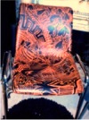 Chaise Vintage orange métal et plastique thermoformé +  Dessins Maori. Style "Arty".