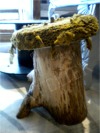 Pouf champignon... Bûche, assise plaque métal, mousse et tissus